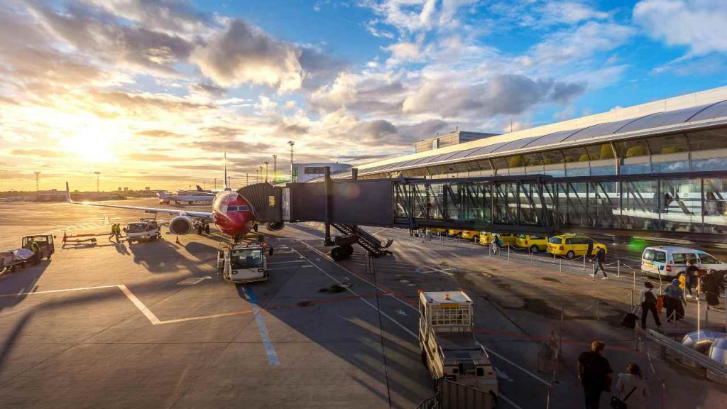 Aeroporto, nuova legge sanguinosa: non puoi più farlo prima di partire | Fermano il volo e ti arrestano