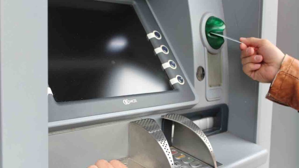 Ultim’ora di Ferragosto: è fallita la banca popolare italiana | Risparmi bruciati mentre facevamo la grigliata