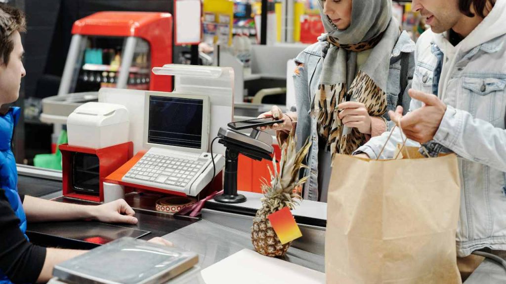 Ultim’ora Supermercati: addio per sempre ai contanti | Non li puoi più neanche portare nel portafogli