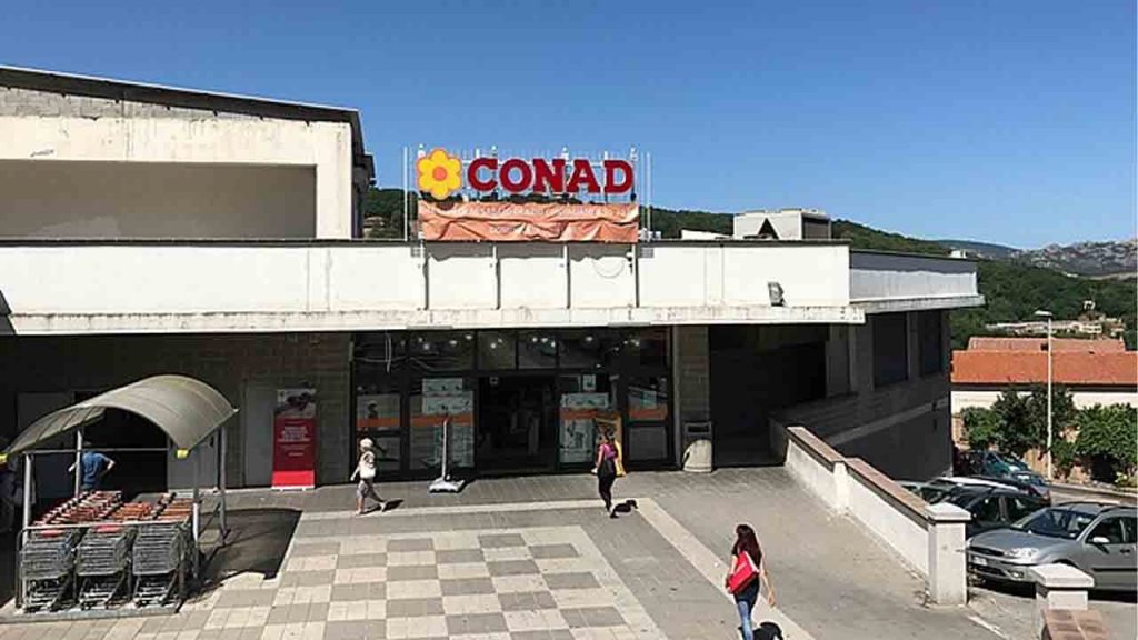 Ecco perchè Conad li ha fatti sparire dai suoi scaffali: “hanno trovato dentro la muffa” | Allertato il Ministero