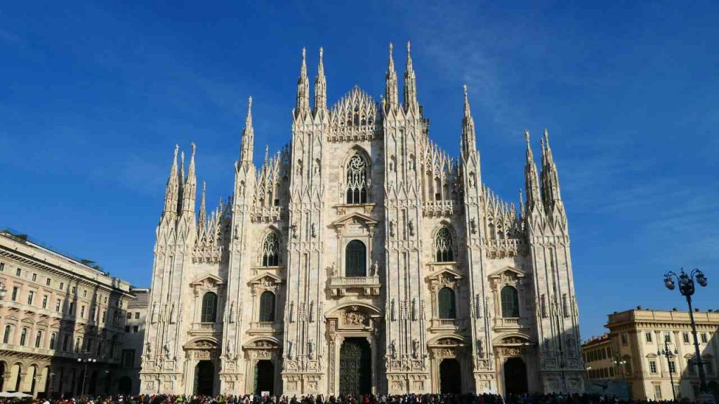 Milano zitta e muta: questa città ti offre 6000€ per trasferirti qui | Primo paradiso fiscale di sempre in Italia