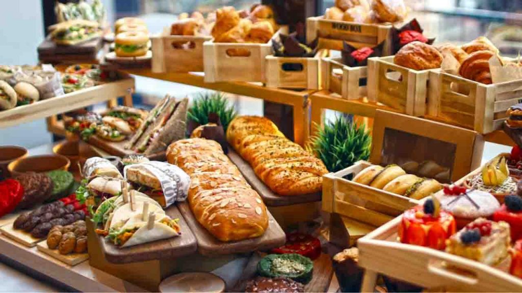 Non fare MAI questo nei buffet | Se ti beccano chiamano i Carabinieri e ti arrestano: vita rovinata per sempre