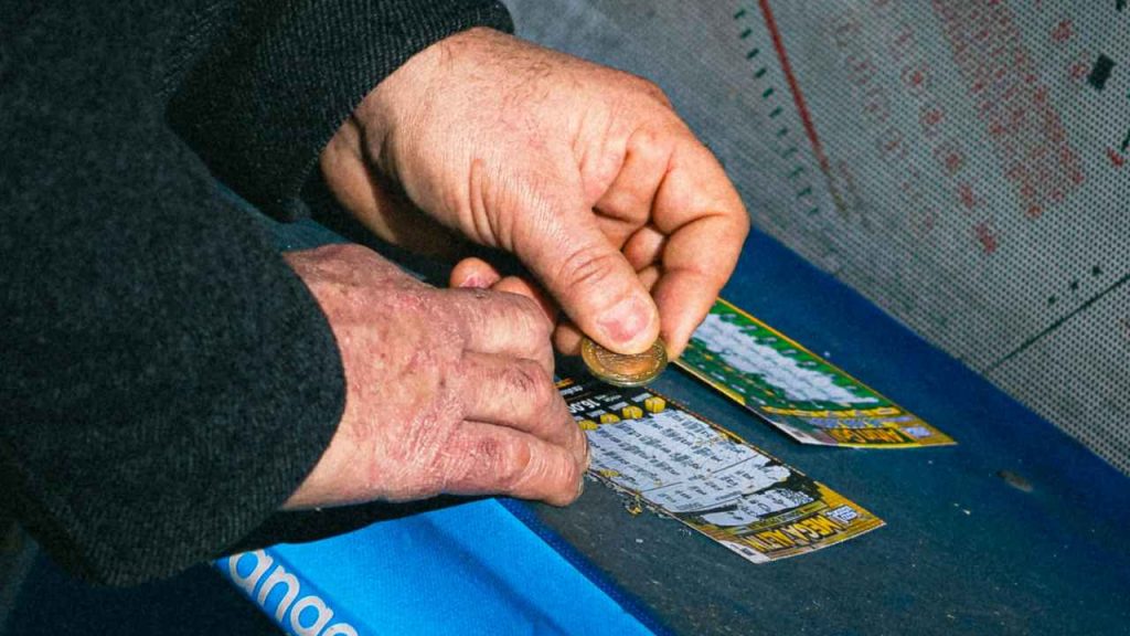 Gratta e vinci, se fai questa domanda al tabaccaio è obbligato a risponderti | Il trucco per vincere sicuro