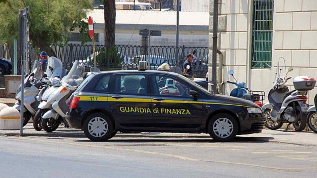 Agenzia delle Entrate, accertamento automatico se prelevi questa somma | La Finanza ti fa il blitz dentro casa