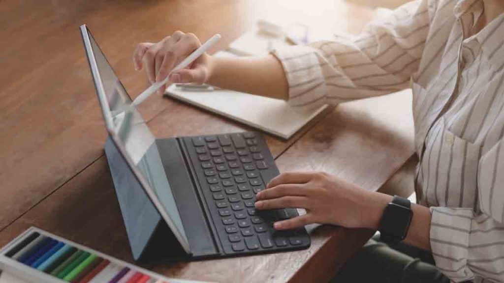 Dramma per chi lavora in smart working: “Buongiorno, siete licenziati” | Passato il decreto attuativo
