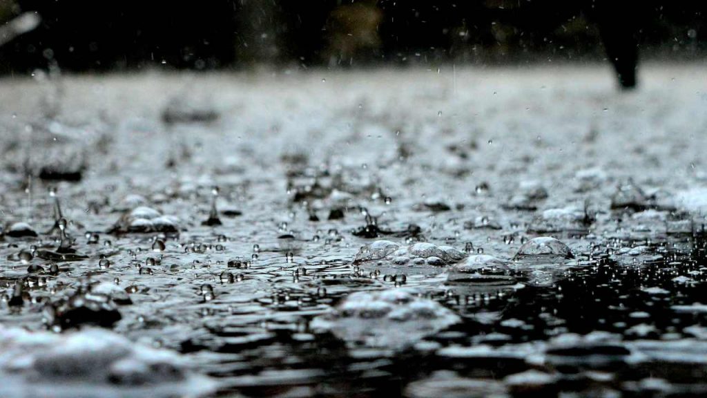 Meteo, è ufficiale: sta arrivando il “serial killer dell’estate” | Pioggia, grandine e 0° come a dicembre inoltrato