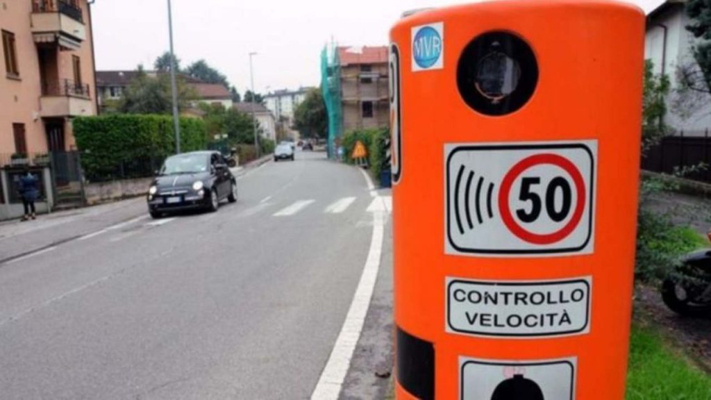 Questi autovelox non funzionano mai: sono uno specchietto per le allodole | Ignorali se li vedi per strada