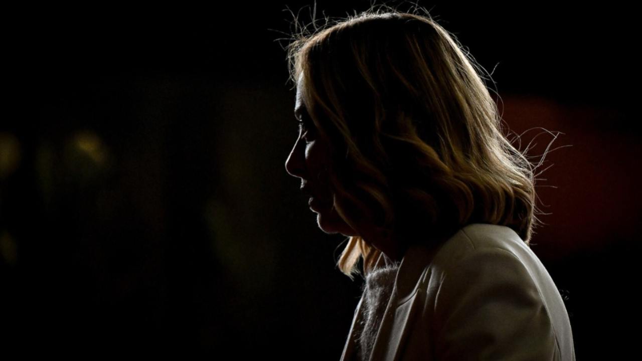 Morti di fame, tornate a lavorare | CANCELLATO L’ASSEGNO UNICO: il comunicato cattivissimo di Meloni