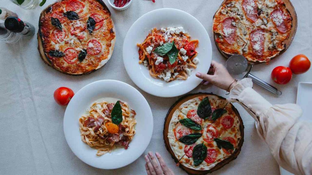 UFFICIALE: ecco il primo all you can eat napoletano della storia | Prezzi da mensa scolastica, quantità da matrimonio
