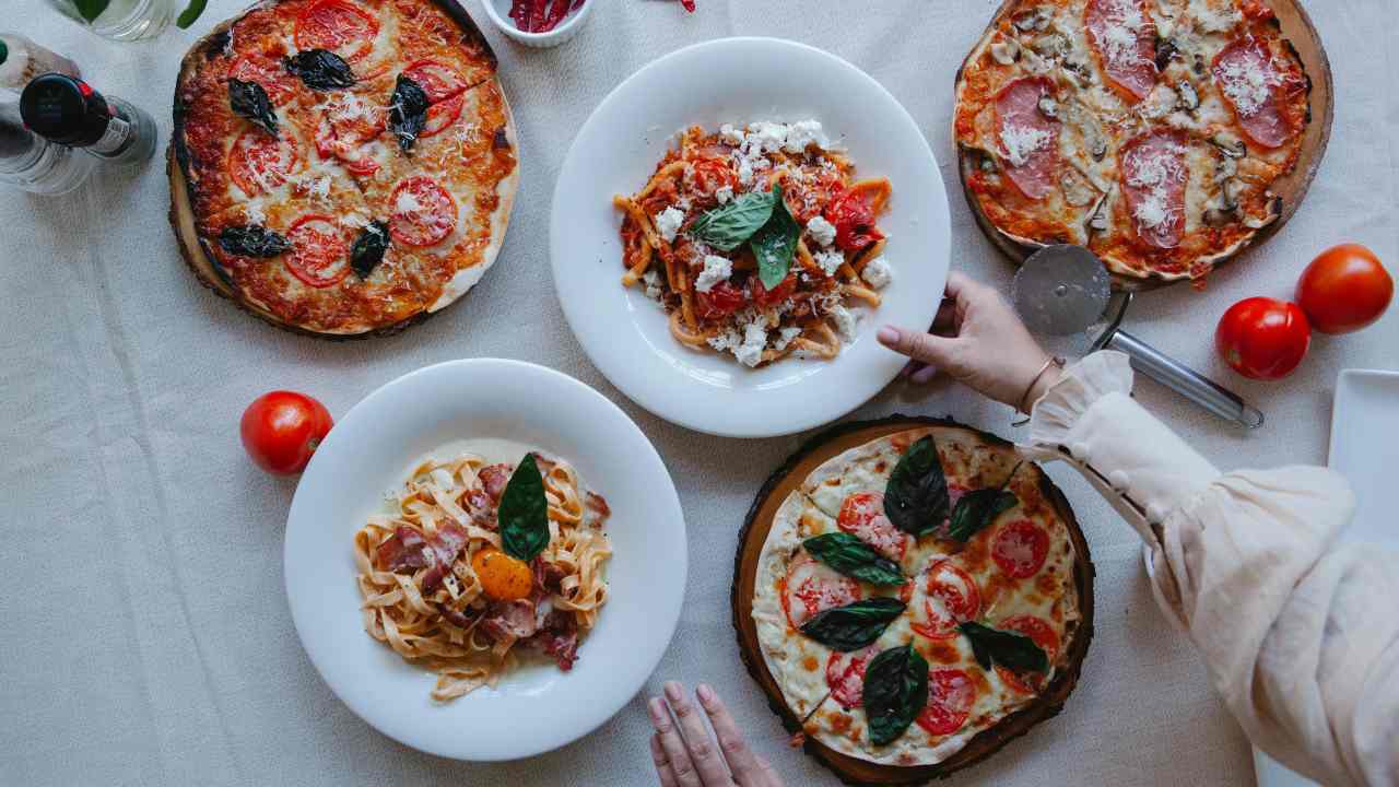 UFFICIALE: ecco il primo all you can eat napoletano della storia | Prezzi da mensa scolastica, quantità da matrimonio