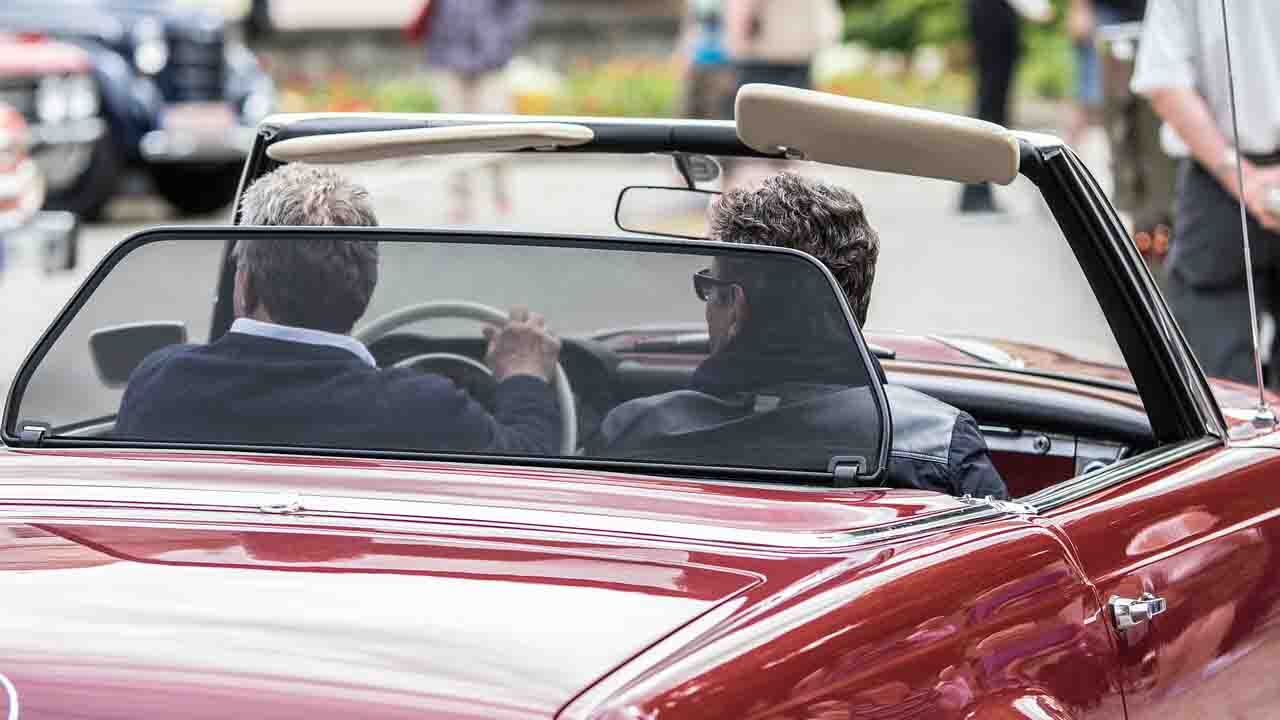 Ufficiale dal Governo italiano: ecco il REDDITO AUTOMOBILISTI 2025 | 200 euro al mese solo per la macchina