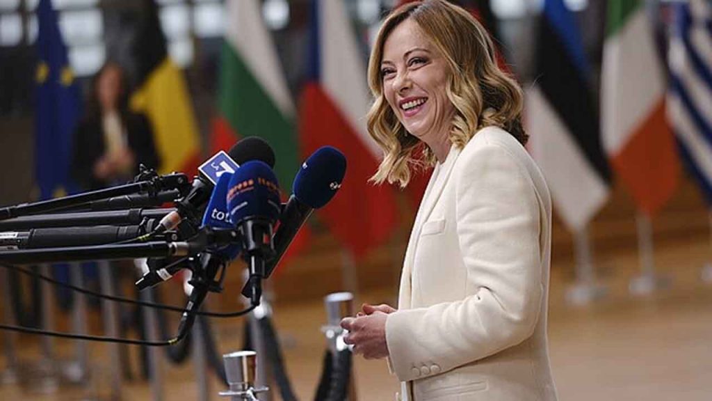 “Nuova tassa sugli affitti di 850 euro”: a Giorgia Meloni non interessa niente delle protesta | Si batte ancora cassa