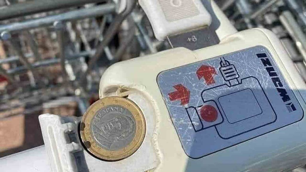 Ultim’ora: addio alla moneta nel carrello della spesa | Dall’1 ottobre non te la ridanno più indietro