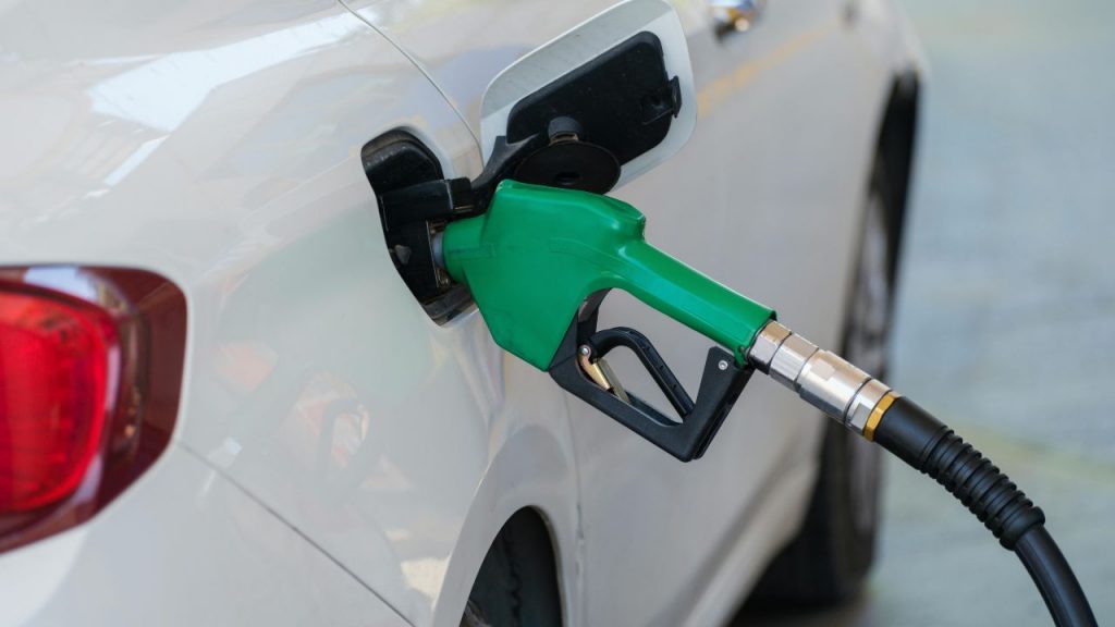 DIESEL A 60 CENTESIMI: questa stazione di servizio è completamente impazzita | Fino a esaurimento scorta