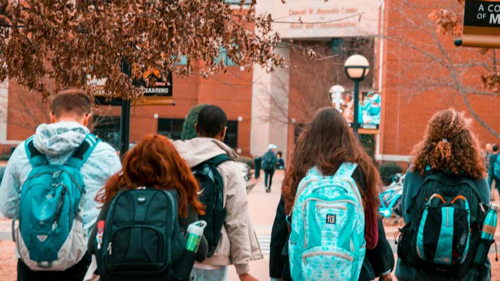 1 settembre 2025: al via il “Reddito di Cittadinanza Studenti” | 600€ per comprarti libri e materiale scolastico