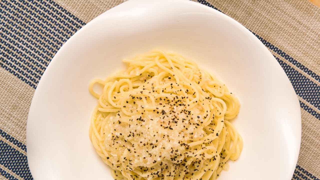 La cacio e pepe sparisce da tutti i ristoranti: decisione epocale | Gli chef di tutto il mondo hanno deciso in comune