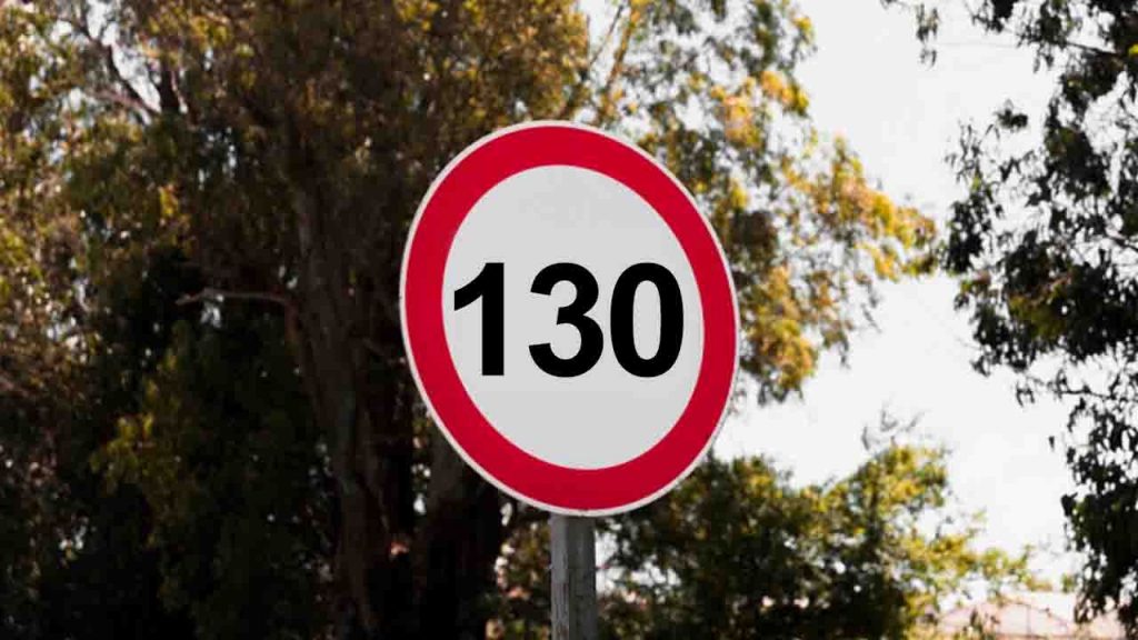 1 novembre 2025: addio ai limiti di velocità in autostrada | “Chi inc**a paga”: applicato il principio più vecchio del mondo
