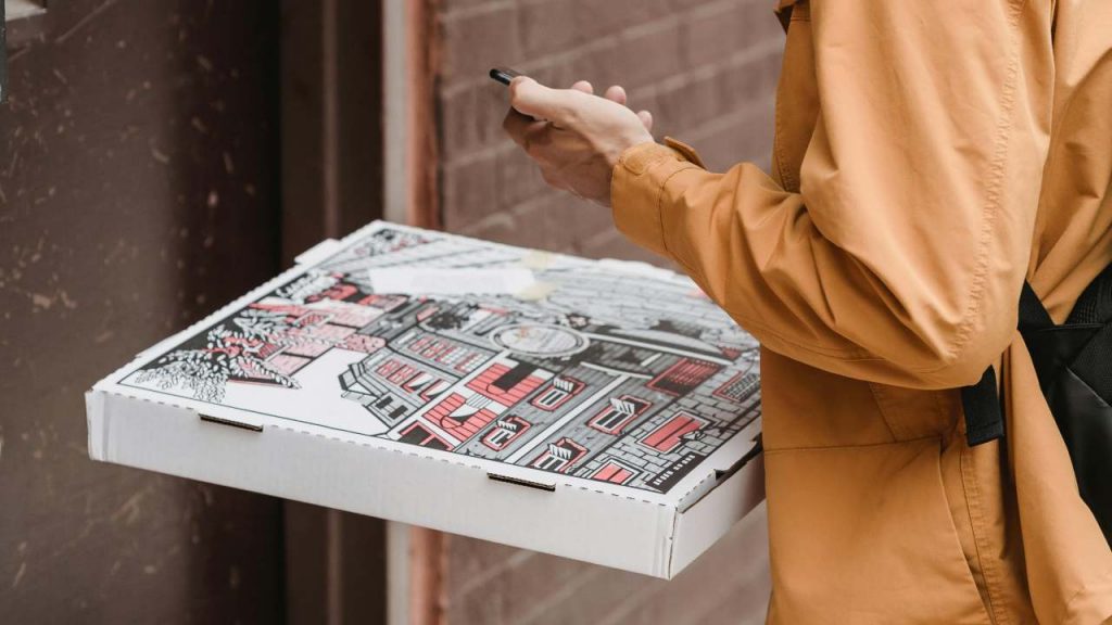 Ultim’ora: addio alle pizze a domicilio | L’Italia ha deciso: ILLEGALI in quanto concorrenza sleale