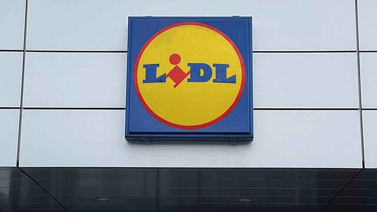 LIDL, mettono la friggitrice ad aria in offerta e scoppia la rissa tra clienti: “l’ho vista prima io” | L’offerta è assurda