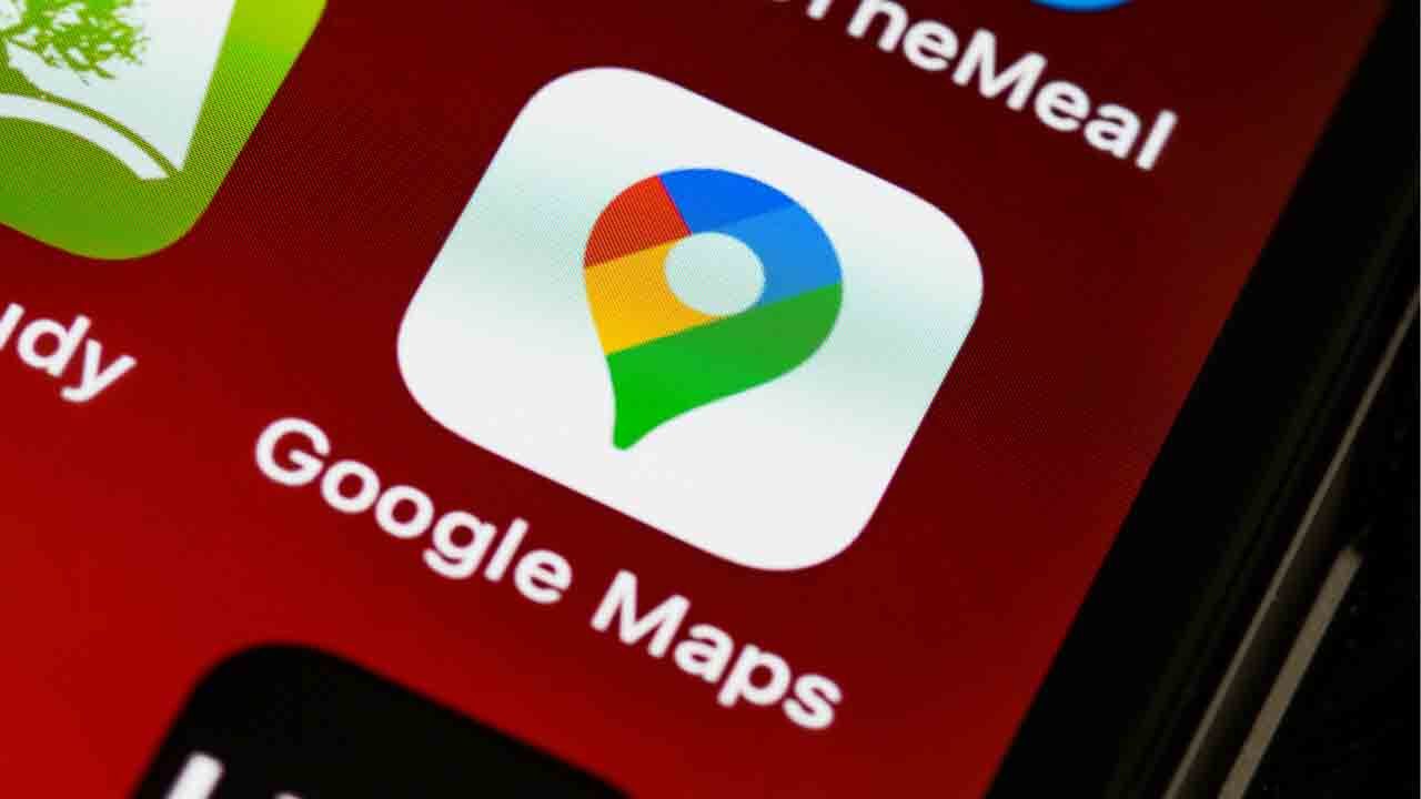 “Multa per chi usa Google Maps”: è cambiato ancora il Codice della Strada | 450 euro di multa automatica