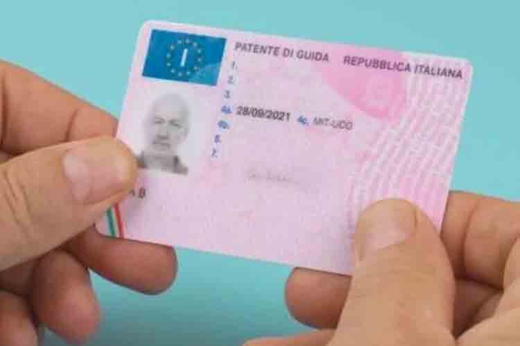 Ultim’ora: introdotta la tassa mensile sulla patente | 14,60€ ogni mese: versala subito o prendi l’autobus