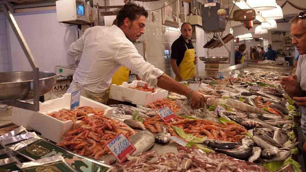 Questo è il pesce più tossico d’Italia: lo comprano i ricchi per fare gli splendidi | Ma ti prendi 7 cancri diversi