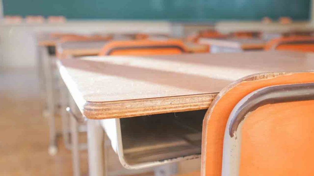 Scuole, introdotta la sesta e la settima ora | Genitori in festa: meglio delle babysitter