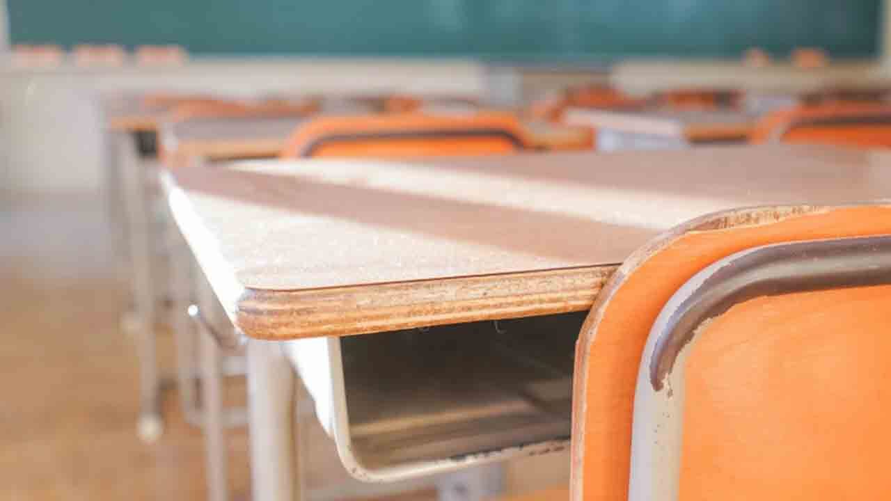 Scuole, introdotta la sesta e la settima ora | Genitori in festa: meglio delle babysitter