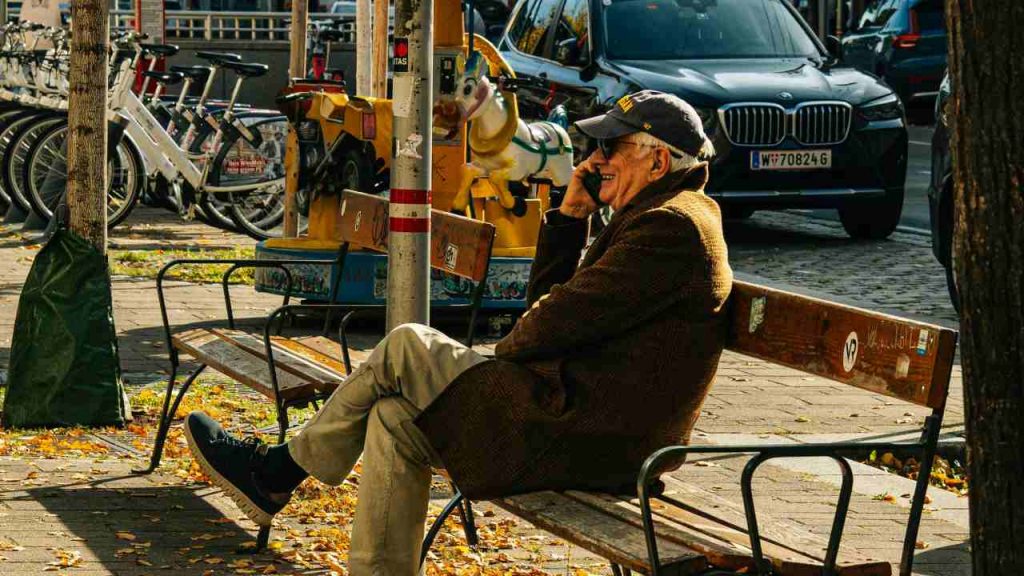 “Ho uno zio molto anziano, date la 104 anche a me?” “Ovvio” | 600 euro al mese anche ai parenti: puoi smettere di faticare
