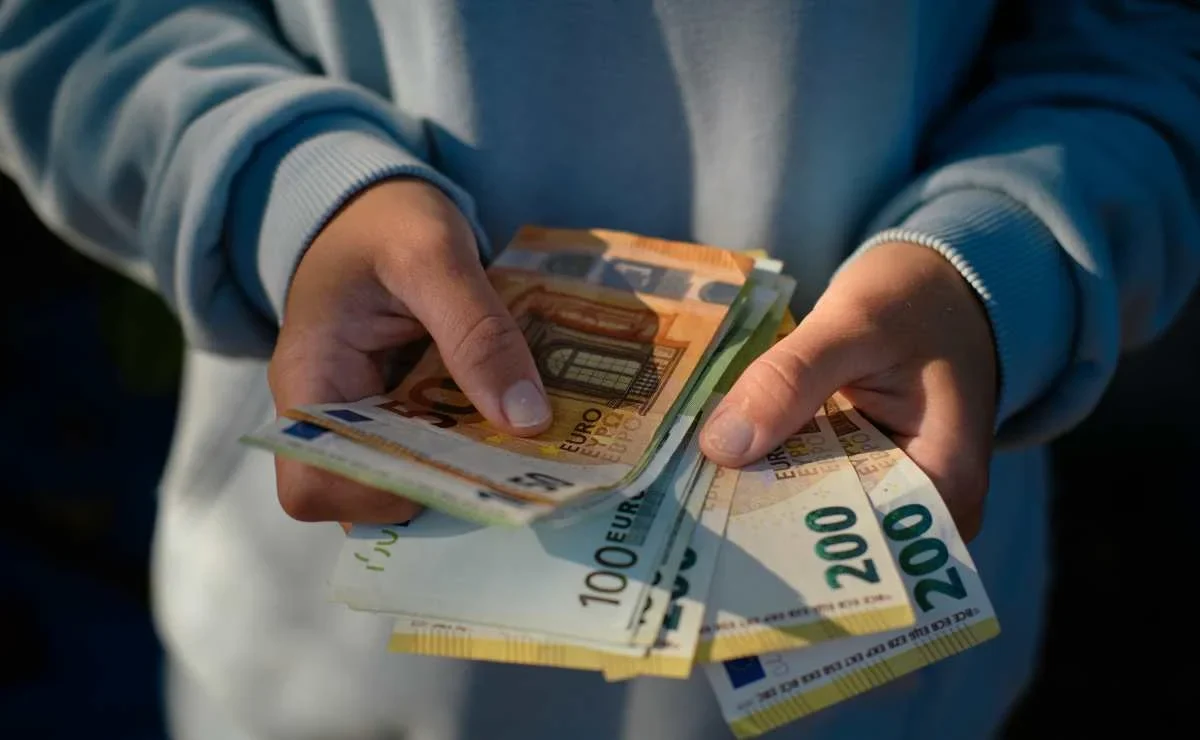 Bonus 3.500 € a chi rientra nel Reddito, accrediti fissati al 4 dicembre 2025 | Richieste da inoltrare con i documenti validi