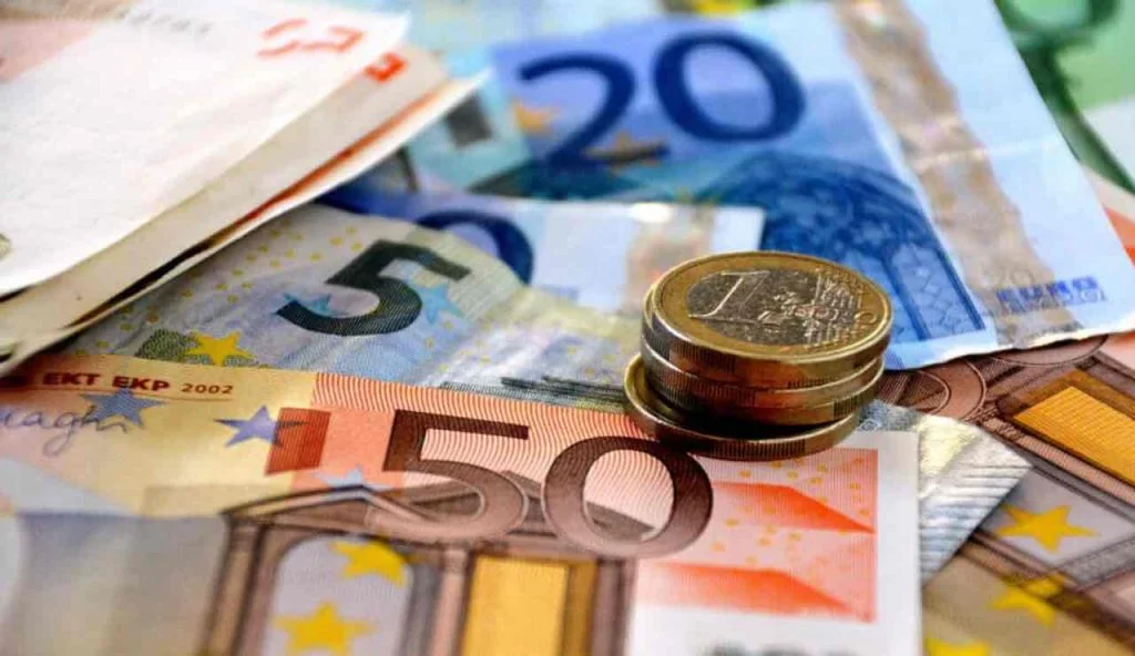 Aumenti fino a 298€, firmato l’accordo sul contratto collettivo nazionale | Queste categorie stanno per avere una bella sorpresa per Natale