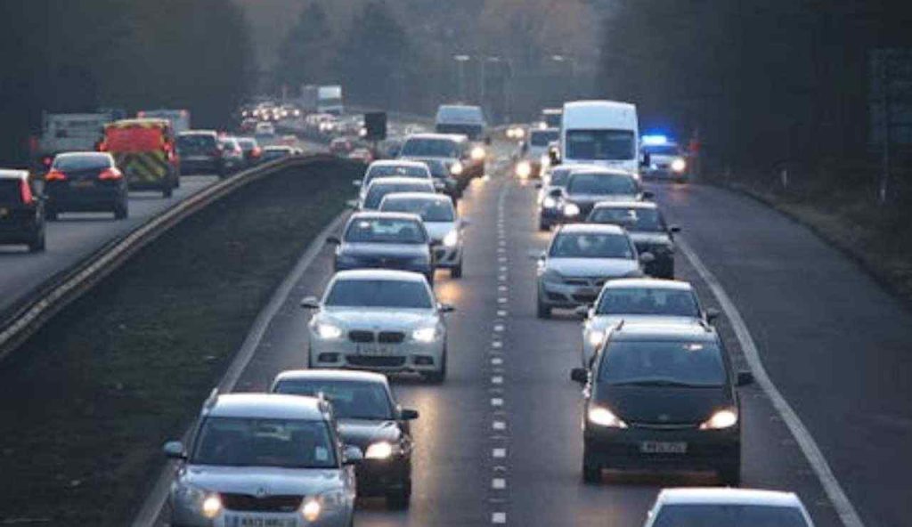 Ricarica l’auto senza fermarsi: la nuova autostrada elimina l’incubo delle colonnine e l’auto si ricarica da sola | il pieno diventa gratis