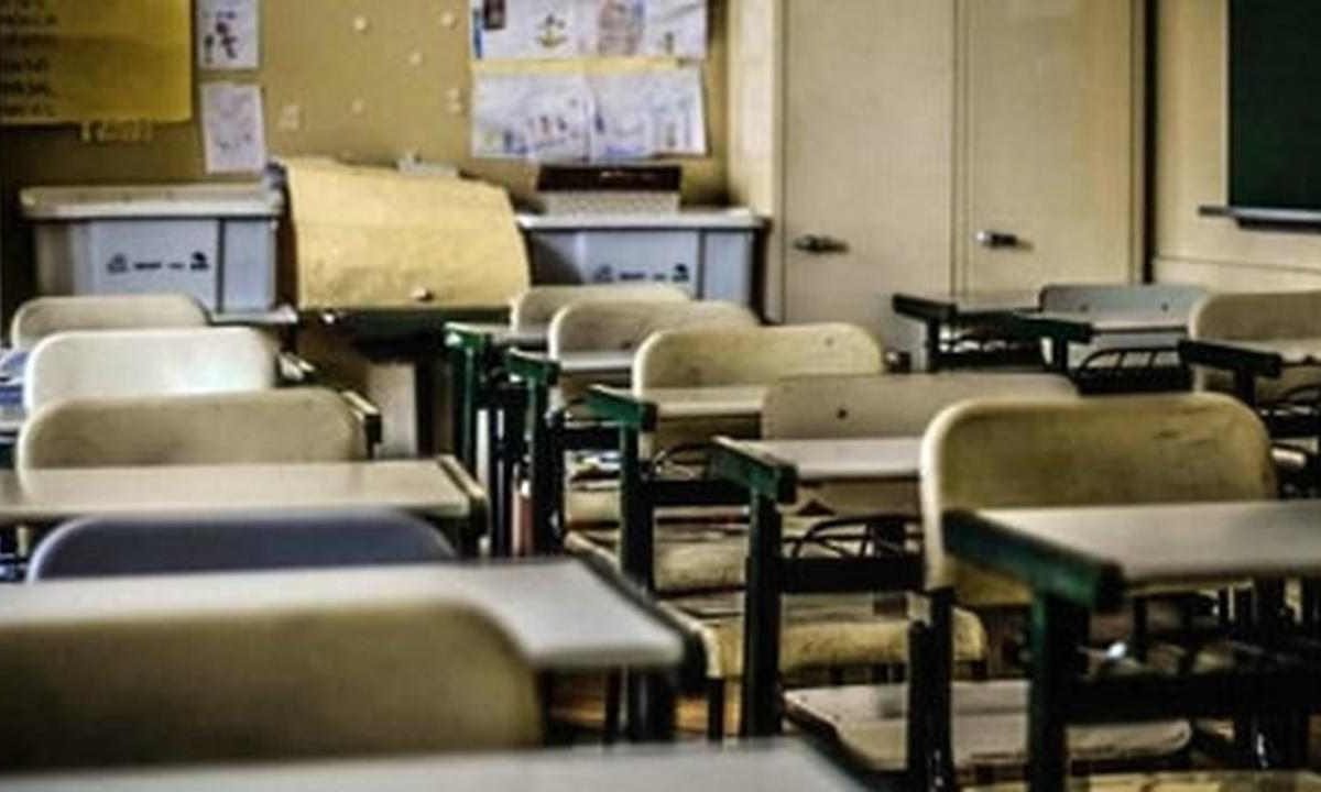Scuole chiuse in tutta Italia, confermati 10 giorni di stop alle lezioni già da novembre | Studenti in festa, genitori disperati