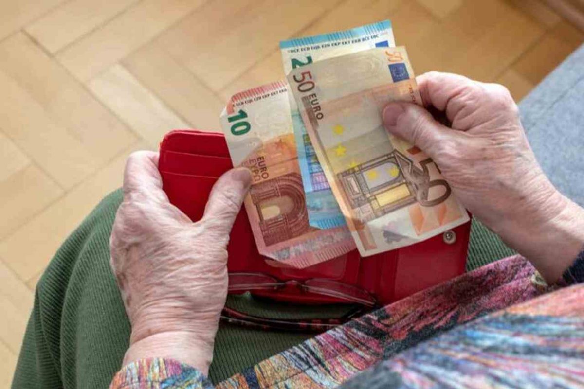 Pensione, la sorpresa che cambia gli assegni: aumenti fino a 770 euro al mese | I nuovi requisiti bassissimi