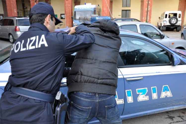 arresto polizia resistenza