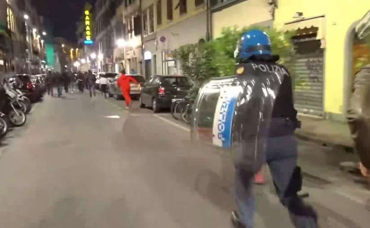 un fotogramma dei disordini di quest notte a Firenze