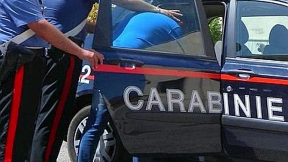 carabinieri arresto auto