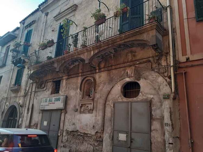 I tesori “nascosti” di Nocera Inferiore: quei balconi di Via Solimena