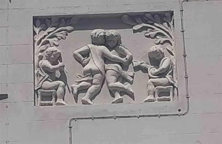Nocera Inferiore: quel bassorilievo sulla casa di Domenico Rea