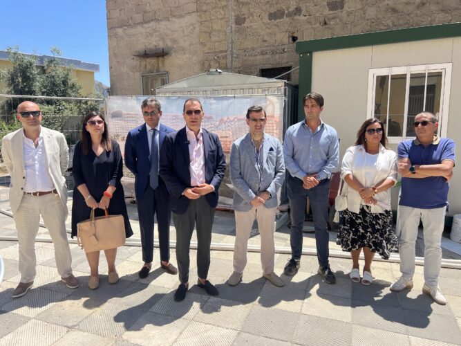 Nocera Inferiore, iniziati i lavori di demolizione della scuola di Chivoli