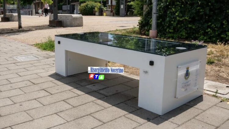 Nocera Superiore, installate tre panchine Smart
